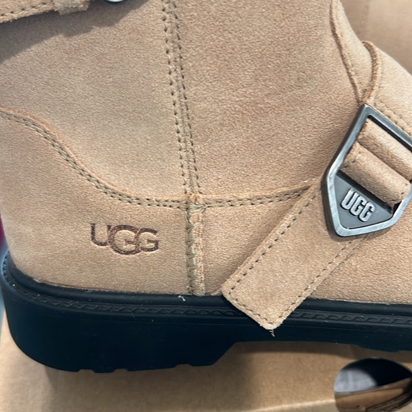 Kids size 4- K Ashton short weather Ugg boots! New! - Picture 2 of 11